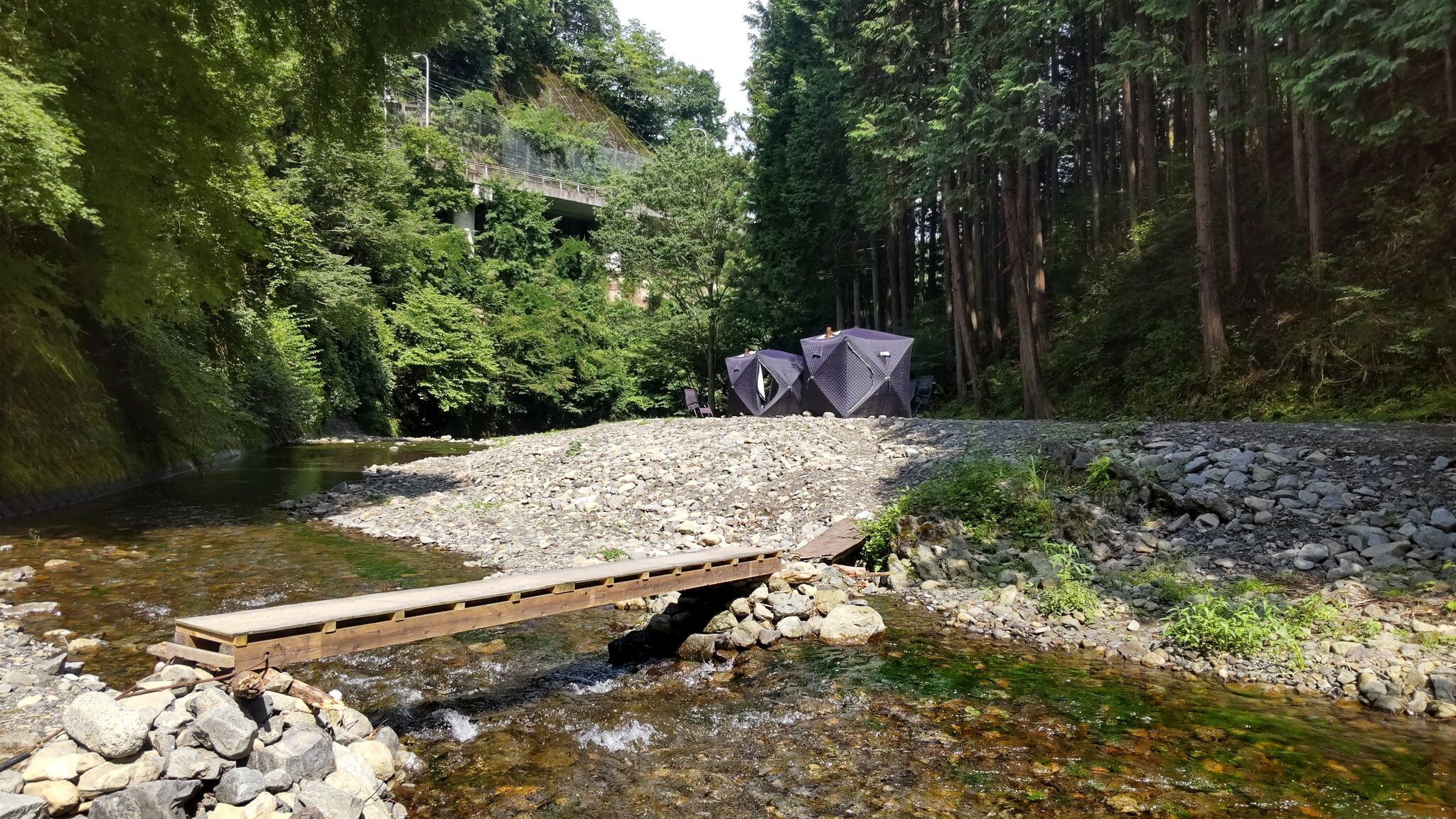 東京・秋川｜あきる野市｜北秋川自然休暇村【施設紹介】設置・撤収不要のテントサウナ｜テントサウナするならサウナパラダイス【サウパラ予約】アウトドア・キャンプ場でサウナ｜野外でサウナ・大自然でサウナ｜薪サウナと川遊び・川サウナ｜サウナ女子会・サ活｜サウナで出会い｜SAUPARA・サウパラ|川サウナ