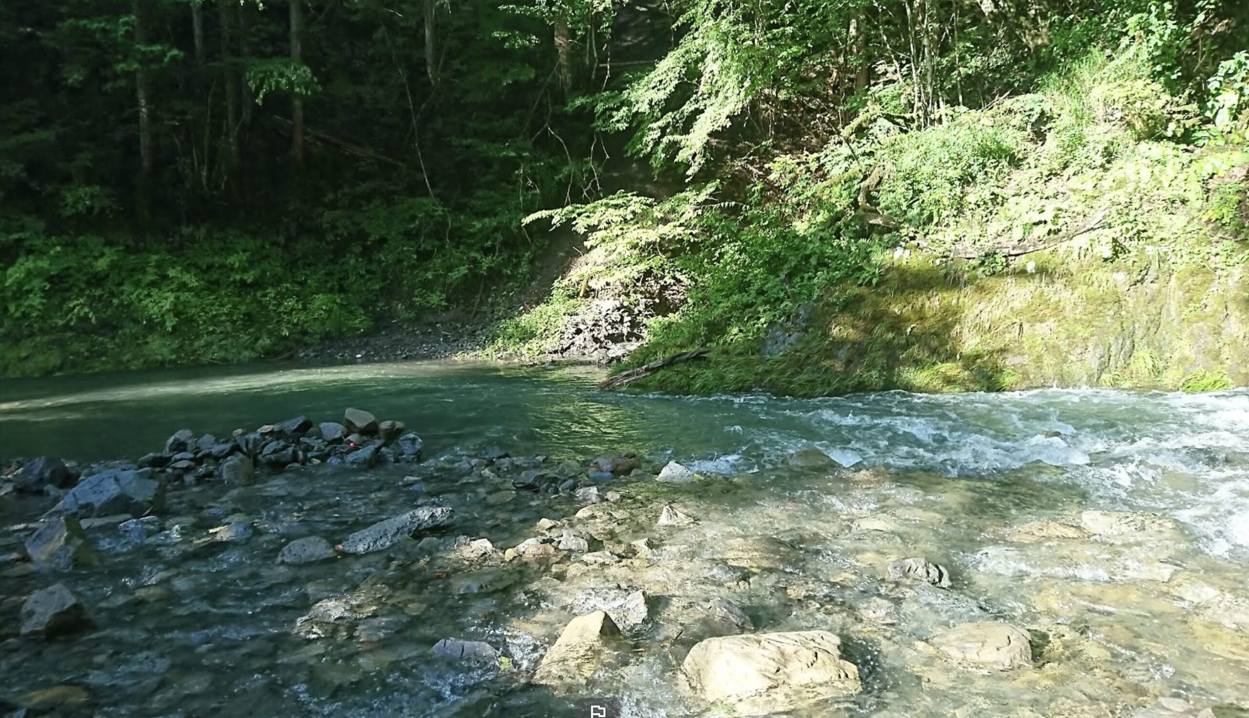 北秋川自然休暇村の川サウナ｜日帰りテントサウナの様子を表した画像