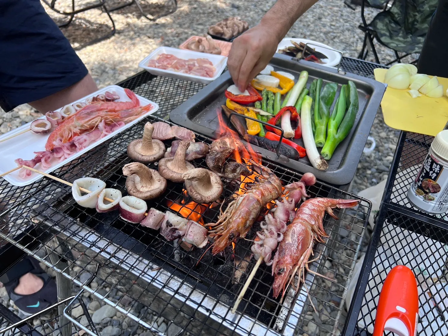 サウナの真横でBBQができる