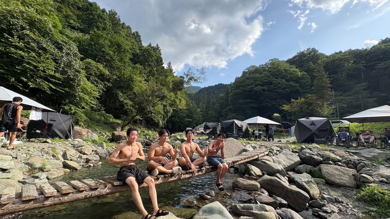 神奈川・相模原市・テントサウナパーク In 高瀬野・お客様の様子｜川サウナのイメージ画像